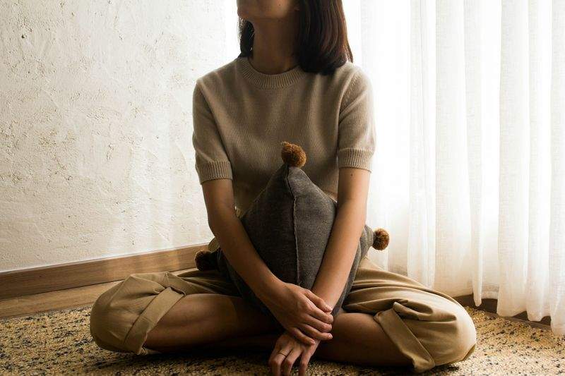 山本 由依